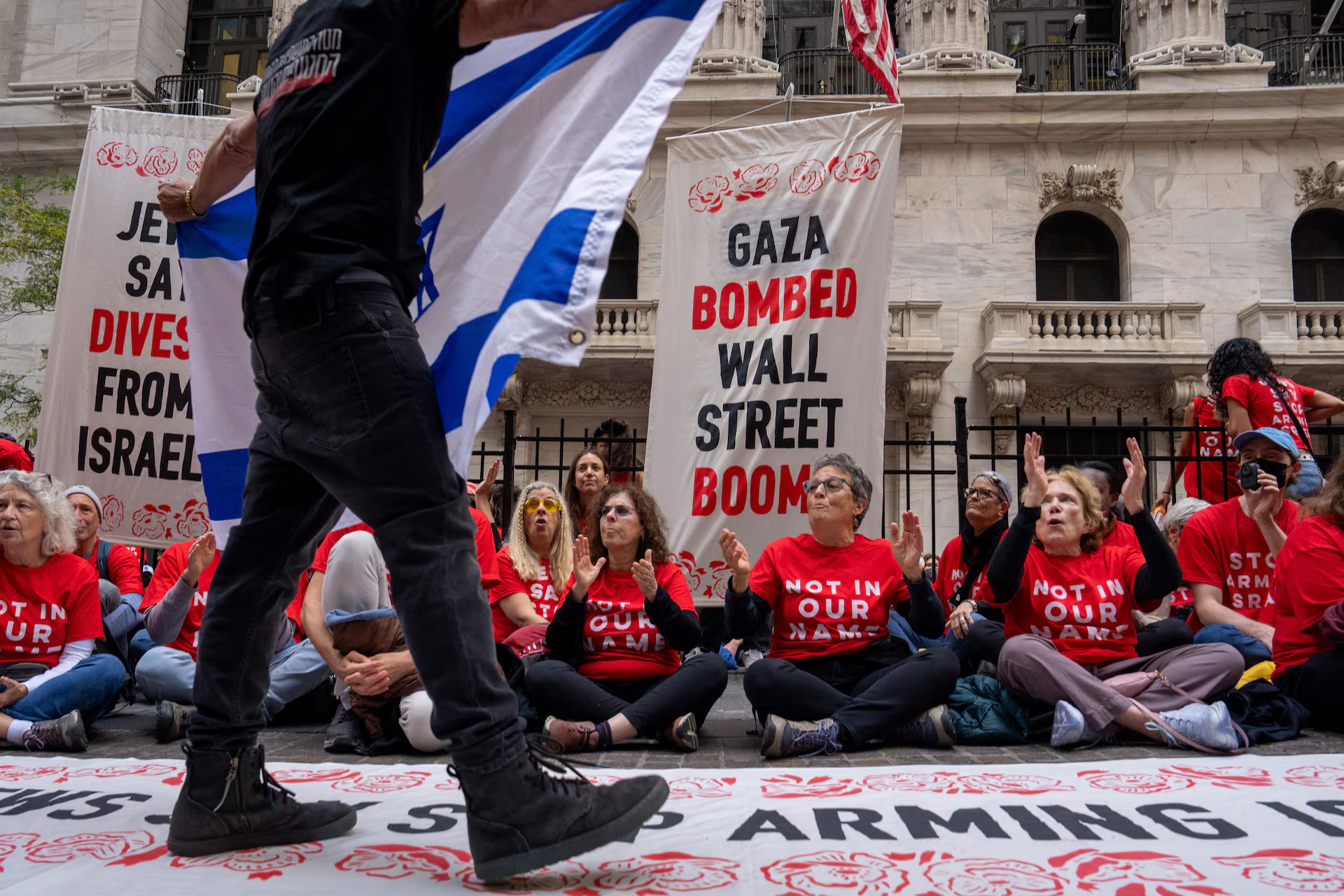 Des centaines de manifestants palestiniens arrêtés devant la Bourse de New York, photo 1