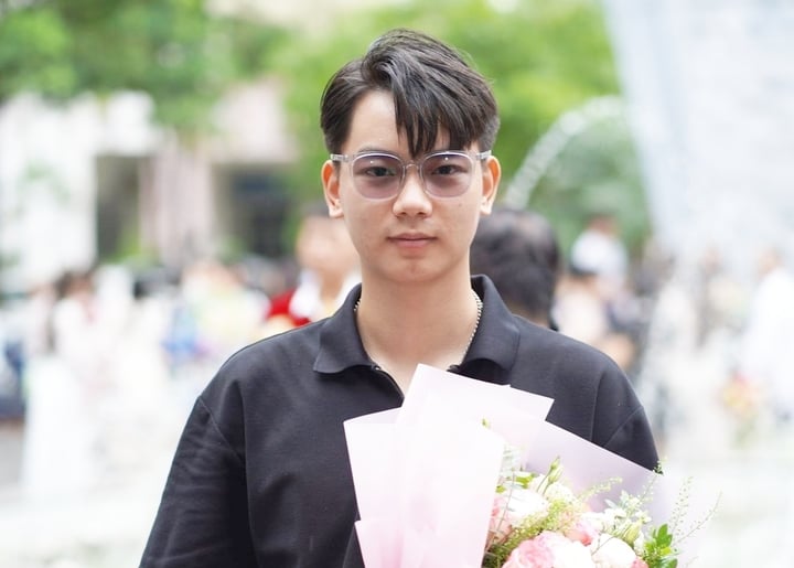 អ្នក​ដឹក​ជញ្ជូន​មិន​មាន​សញ្ញាបត្រ​មហាវិទ្យាល័យ​ក្លាយ​ជា​អ្នក​បម្រើ​លើ​យន្តហោះ​នៅ​អាកាសយានដ្ឋាន​អន្តរជាតិ - ២