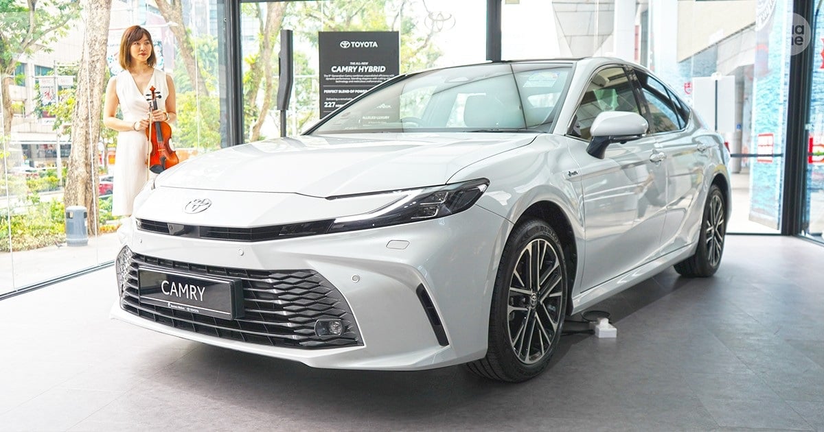 Toyota Camry 2025 launched in ASEAN market, the day of returning to Vietnam is not far away