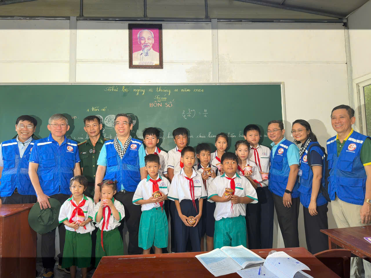 NGHĨA TÌNH TP HCM, VÌ BIỂN ĐẢO THÂN YÊU(*): Thầy giáo 