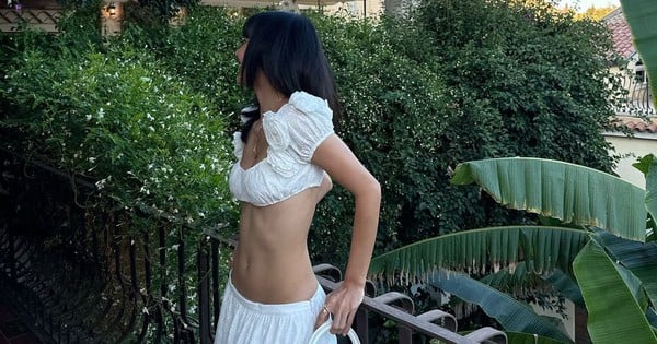 Lisa dévoile sa taille avec un crop top qui coûte une fortune