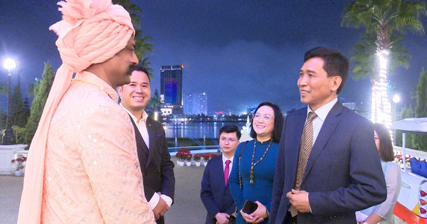 Le président de la Ha Long félicite le milliardaire indien pour son mariage au début du printemps