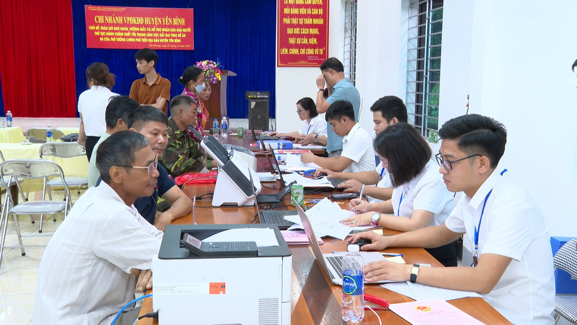 ps_mo-hinh-cuoi-tuan-cung-dan-cua-van-phong-dkdd-tinh-yen-bai.mp4.00_00_45_15.still003.jpg