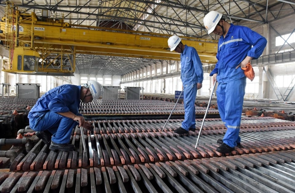 El cobre a tres meses en la Bolsa de Metales de Londres cayó un 0,6%.