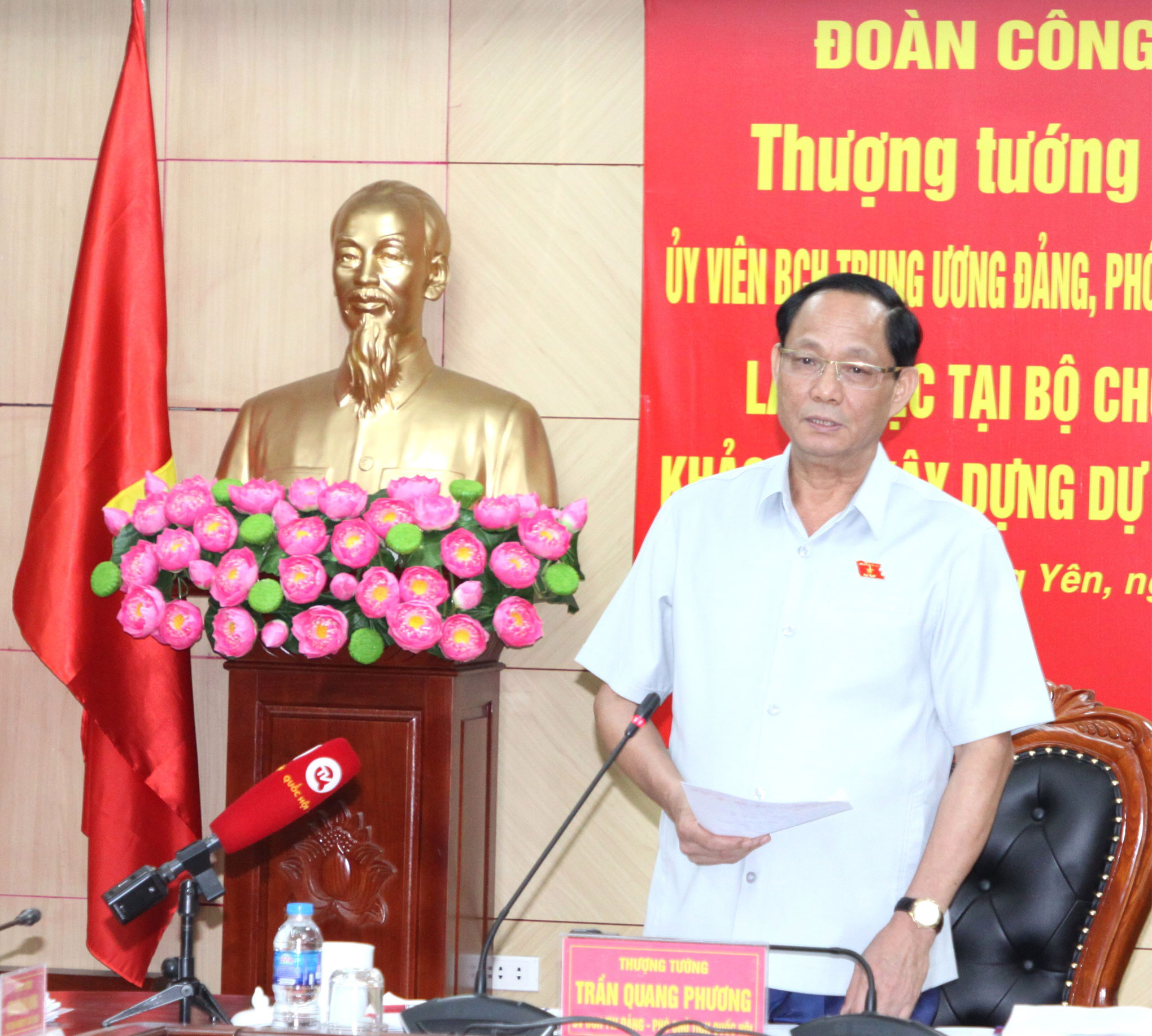 국회 부의장, Tran Quang Phuong 중장은 Hung Yen 성 인민 방공 지도위원회와 협력하고 있습니다. -0