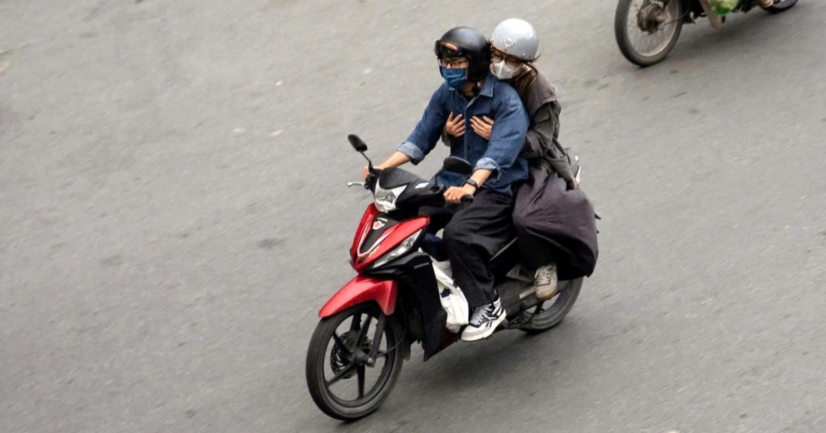 Hanoi is chilly in the autumn morning