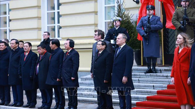 Ceremonia de bienvenida a Polonia para la visita oficial del Primer Ministro Pham Minh Chinh