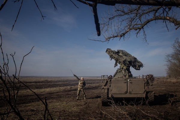 Ukraine tuyên bố giữ vững trận địa ở Kursk; Donbass nguy kịch