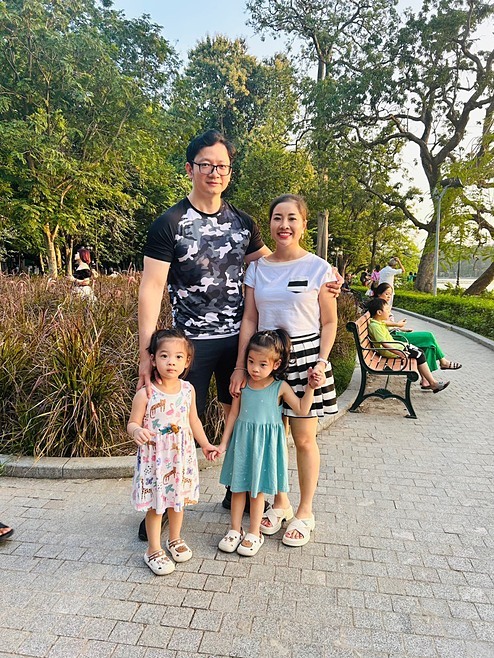 Thuy Anh with her husband and two children. Photo: Provided by the character