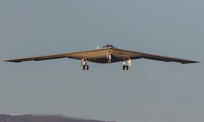 B-21-Bomber während eines Testfluges in Kalifornien, USA im November 2023. Foto: Andrew Kanei