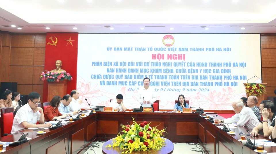 Phó Chủ tịch Thường trực Ủy ban Mặt trận Tổ quốc Việt Nam TP Hà Nội phát biểu tại Hội nghị