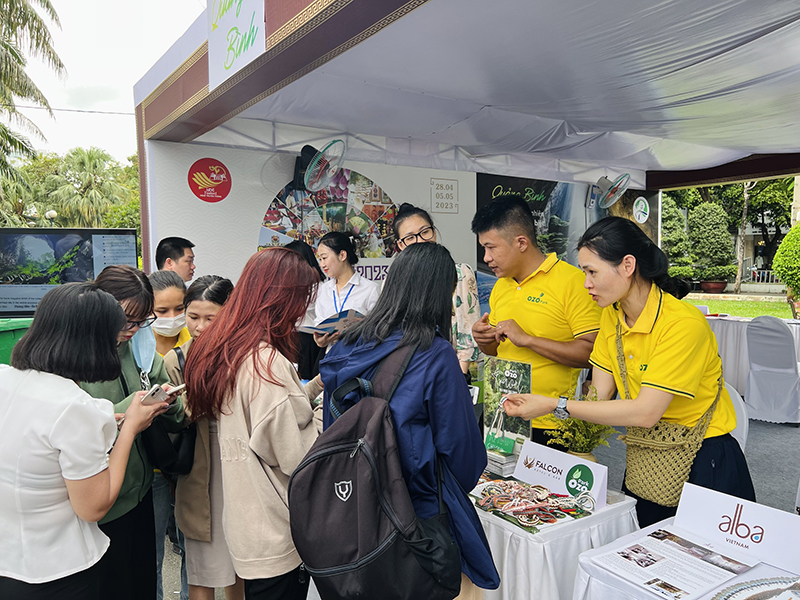 Tourists visit the booth of Quang Binh tourism.