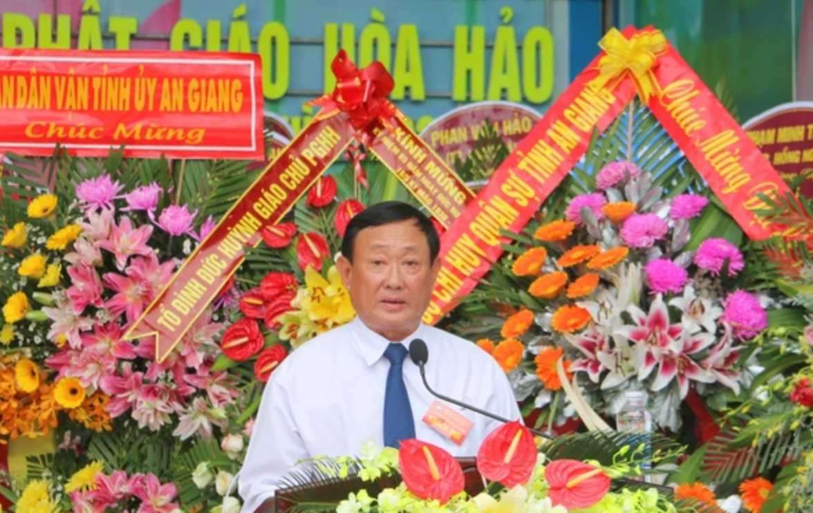 Chairman of the Vietnam Fatherland Front Committee of An Giang province Nguyen Tiec Hung delivered a congratulatory speech. Photo: VNA