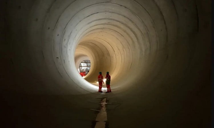 ロンドン地下の巨大な下水道管