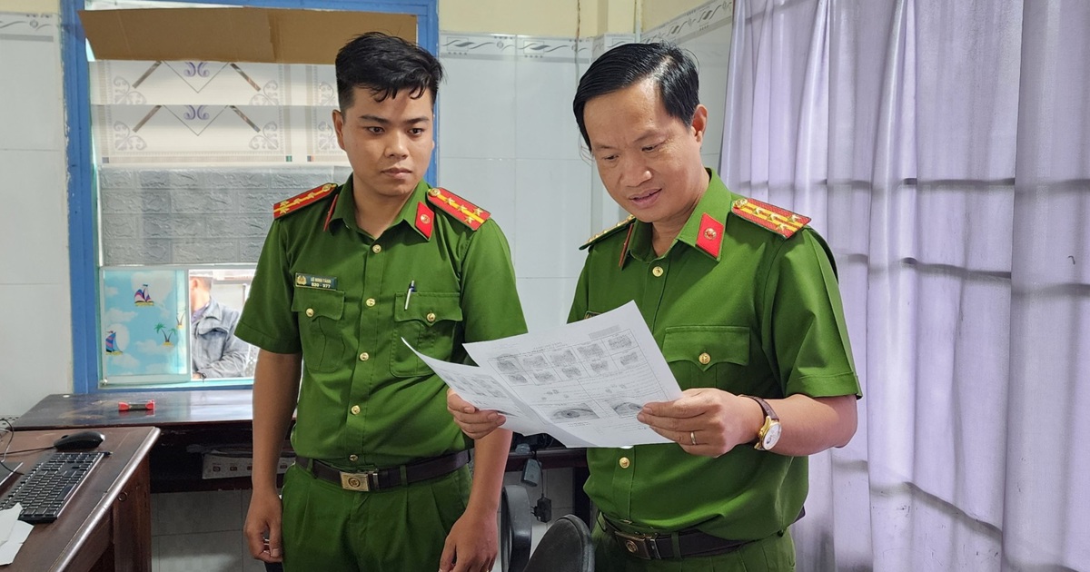 Kien Giang police simultaneously issue ID cards to people