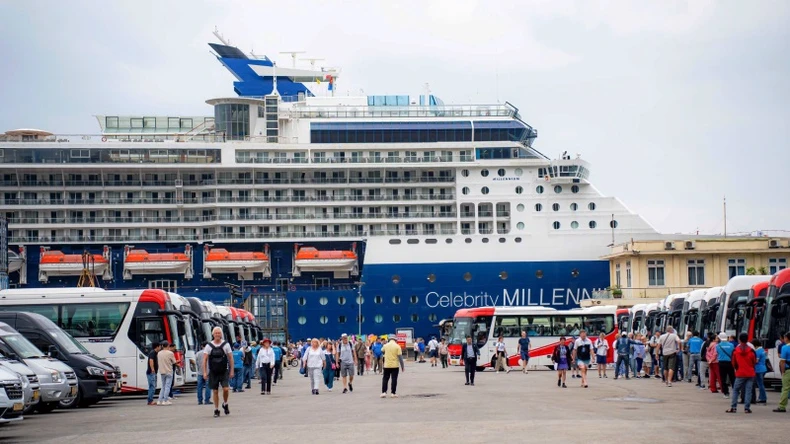 Thua Thien Hue welcomes cruise ship carrying more than 3,000 passengers to Chan May port photo 5