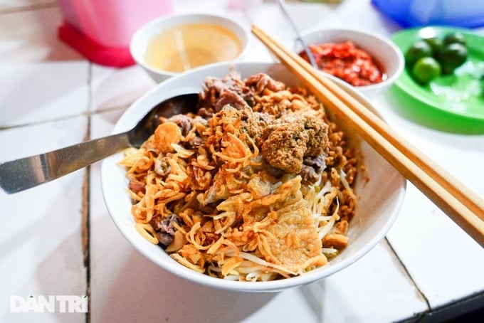 Quán bánh đa chờ, ngày bán hơn 200 bát gần 30 năm tuổi ở Hà Nội - 10