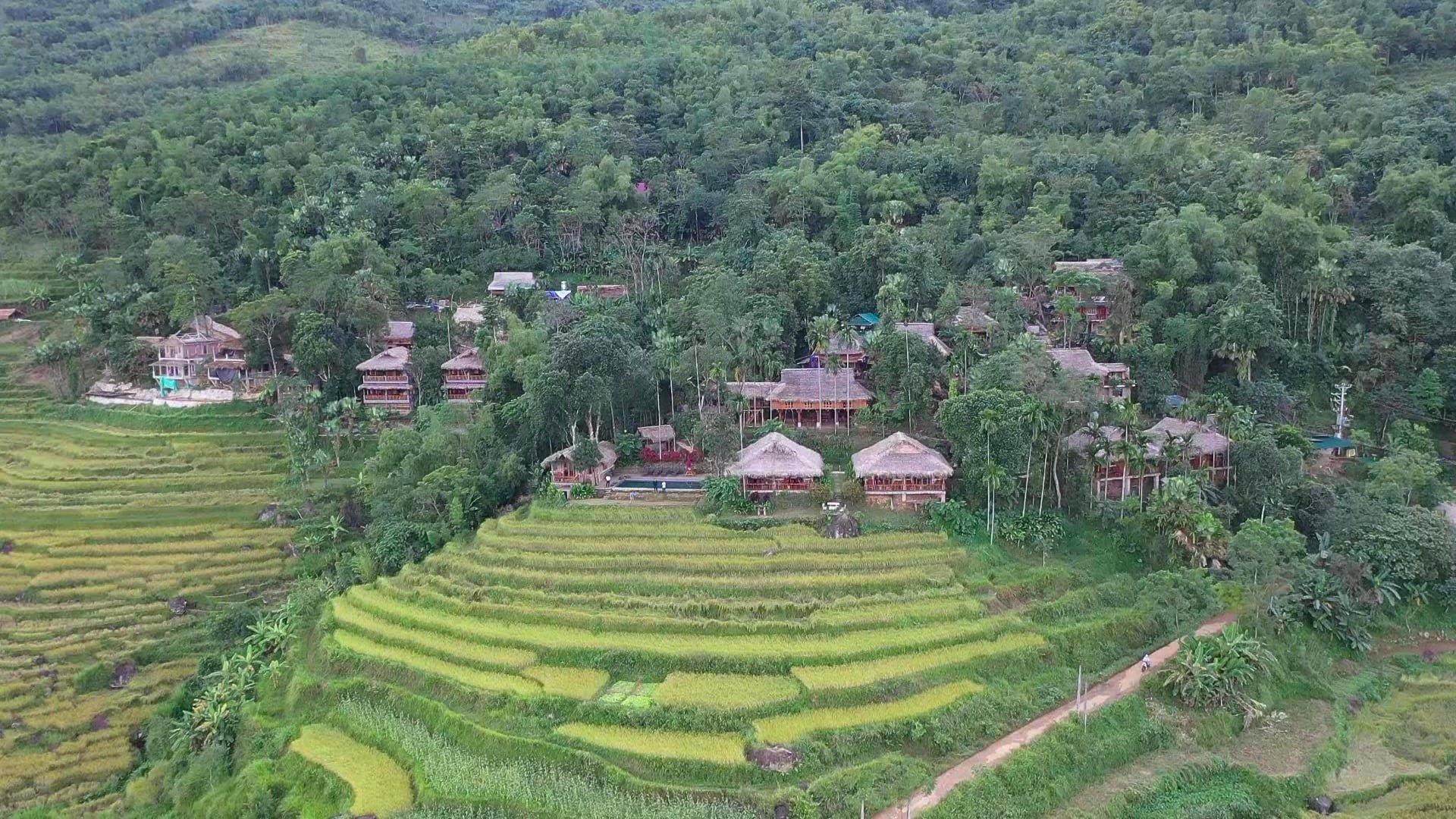 Một góc bản dân tộc Thái trong Khu du lịch sinh thái Pù Luông, huyện Bá Thước (Thanh Hóa) - Ảnh: HÀ ĐỒNG