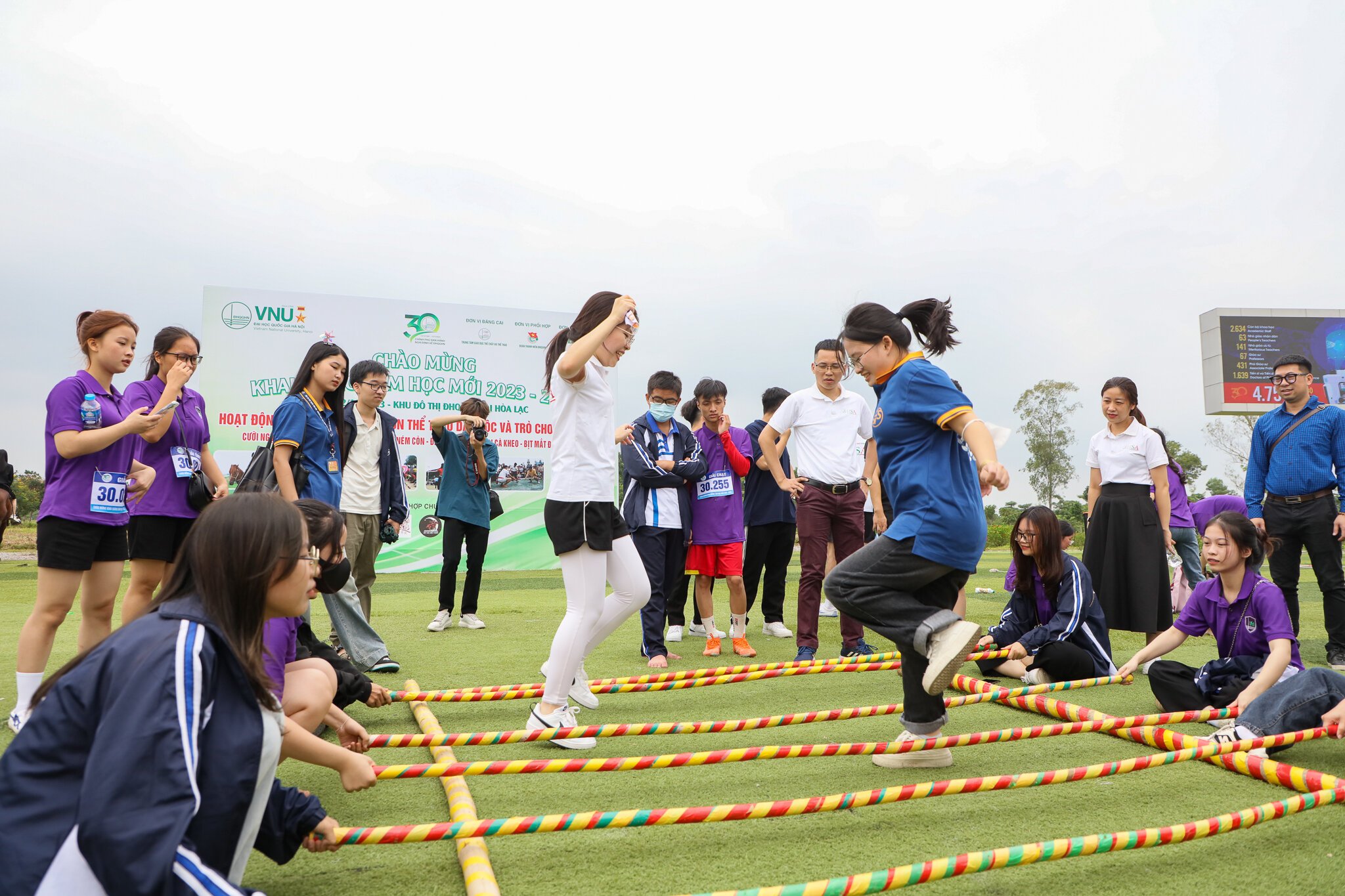 សិស្សជិះសេះបាញ់ធ្នូក្នុងពិធីបើកបវេសនកាលឆ្នាំសិក្សាថ្មី - ៦