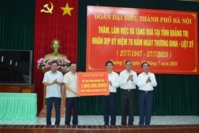 Stadtvolkskomitee Hanoi vernetzt aktiv mehr Unternehmen mit der Provinz Quang Tri und führt sie dort ein