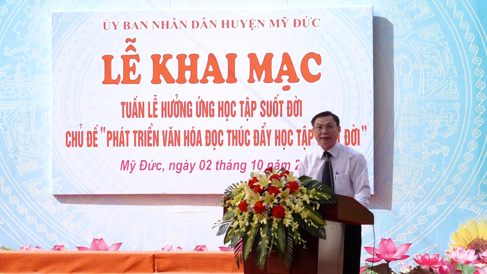 Phó Chủ tịch Thường trực UBND huyện Mỹ Đức Đặng Văn Cảnh phát biểu tại lễ khai mạc tuần lễ hưởng ứng học tập suốt đời của huyện Mỹ Đức. Ảnh: TA