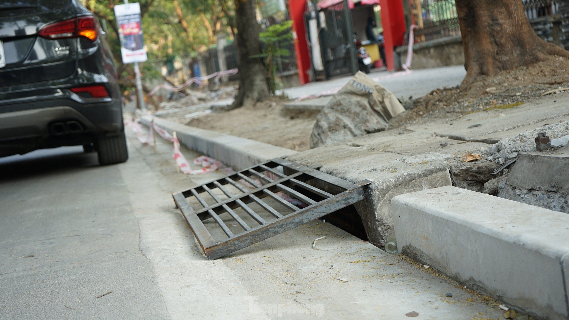 Sidewalks not yet dry but already 'shredded' by cars and motorbikes photo 3