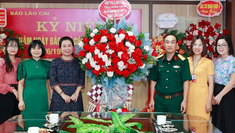 Agencies, units and localities congratulate Lao Cai Newspaper on the 98th anniversary of Vietnam Revolutionary Press Day photo 29