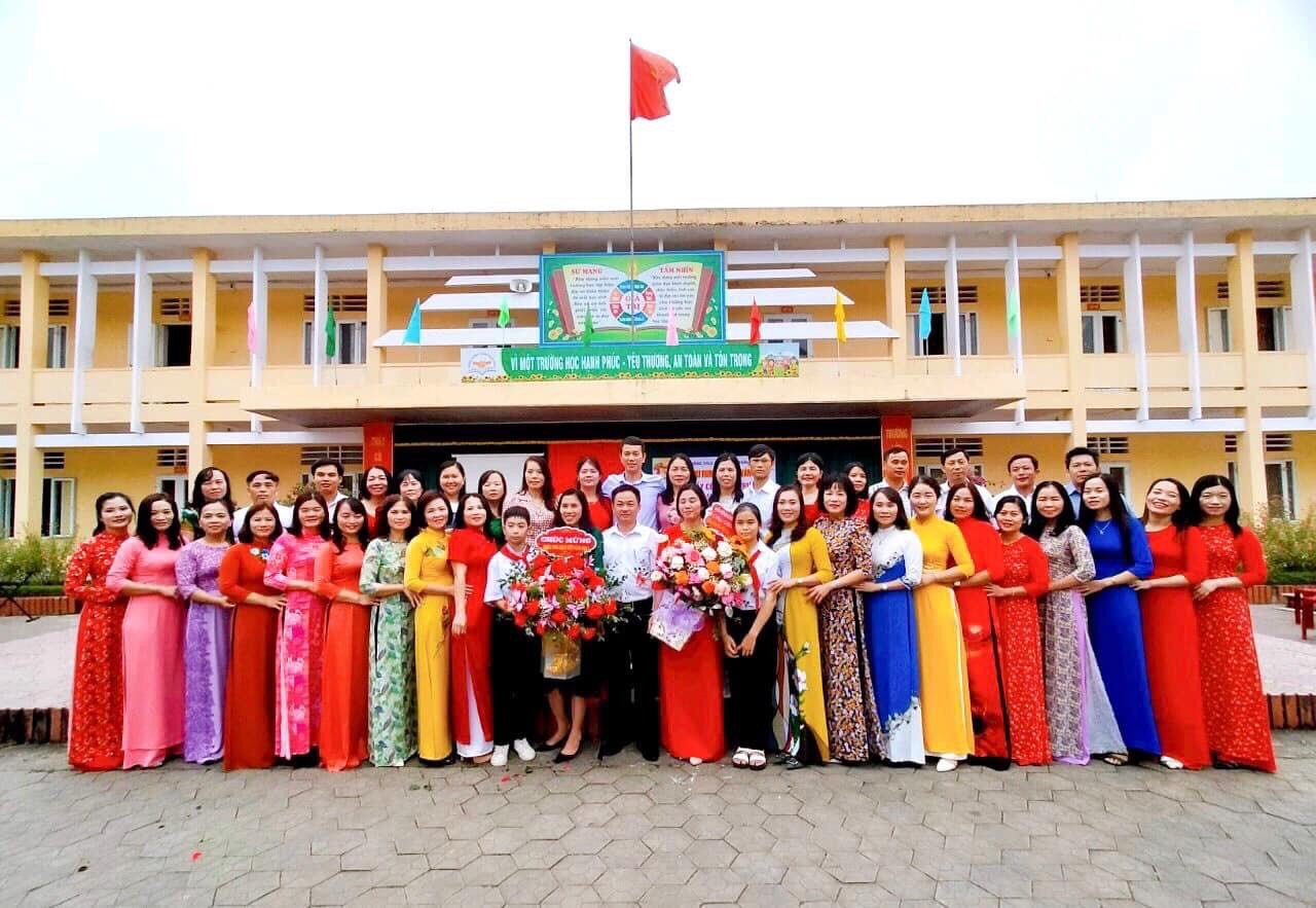 Escuela secundaria Nguyen Tat: un punto brillante en la enseñanza y el aprendizaje en el distrito de Can Loc, provincia de Ha Tinh, 4