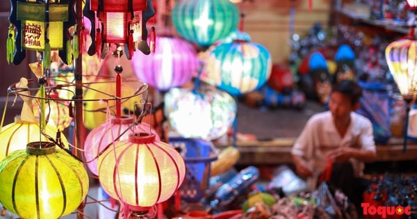 In dem 400 Jahre alten Laternenhandwerksdorf in Hoi An herrscht während des Mittherbstfestes reges Treiben.