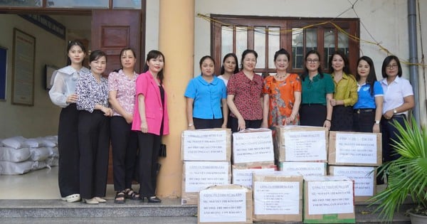 Thai Nguyen Provincial Women's Union gives gifts to orphans on the occasion of Mid-Autumn Festival and new school year