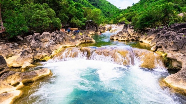 Khe Nuoc Lanh - Stunningly wild beauty, in the middle of the primeval forest in Quang Binh
