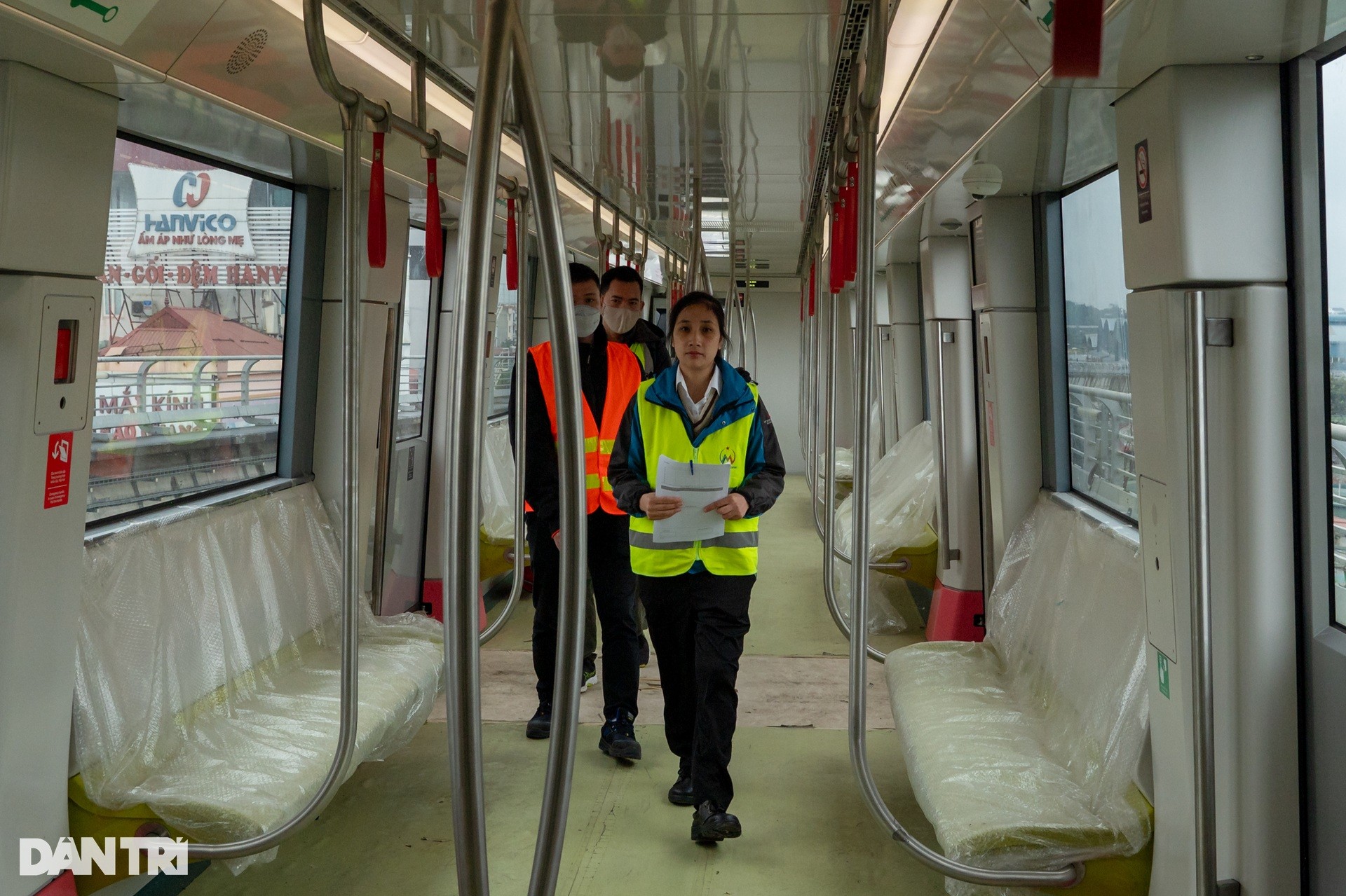 The only two female metro train drivers in Hanoi and Ho Chi Minh City photo 5