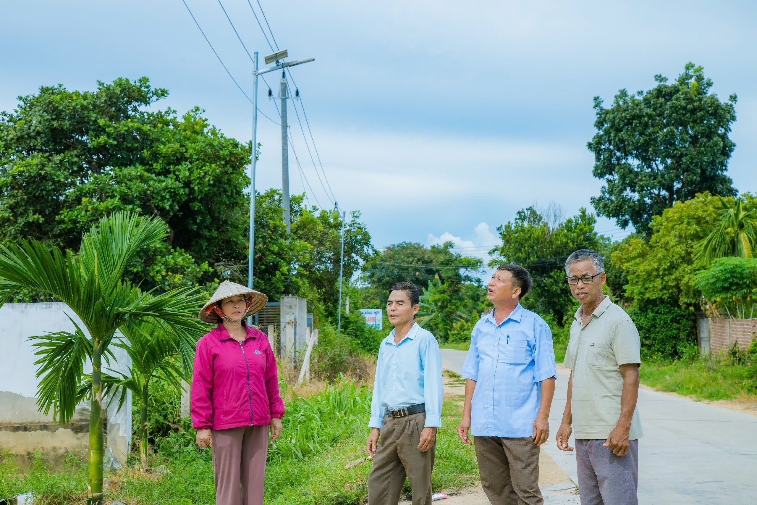 Những công trình từ nỗ lực của nông dân Đắk Lắk: Xây cầu, “gom nắng” thắp sáng đường quê, liên kết sản xuất nông nghiệp… - Ảnh 4.