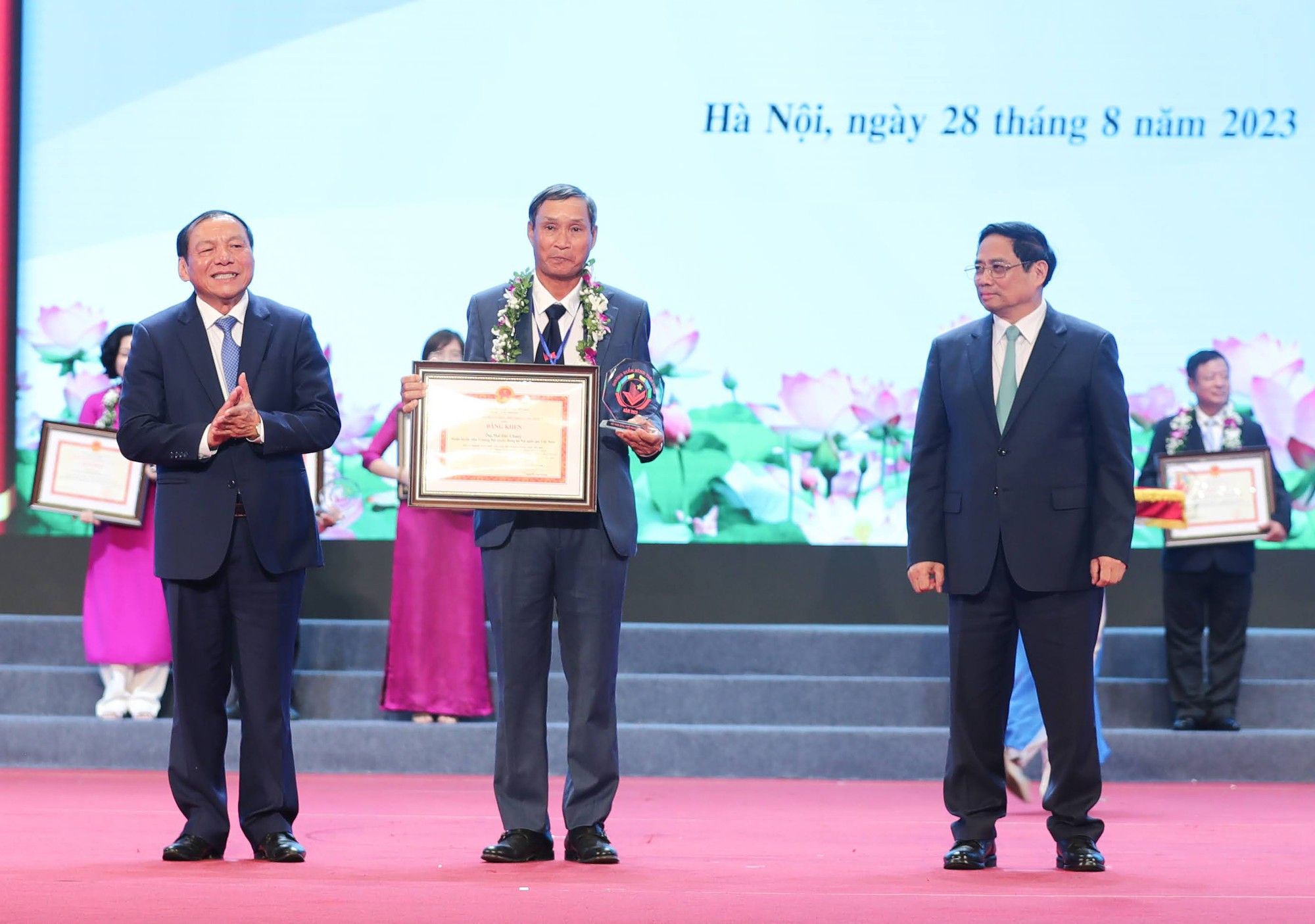 78 nhân vật được tuyên dương gương điển hình tiên tiến trong lĩnh vực văn hóa - Ảnh 3.