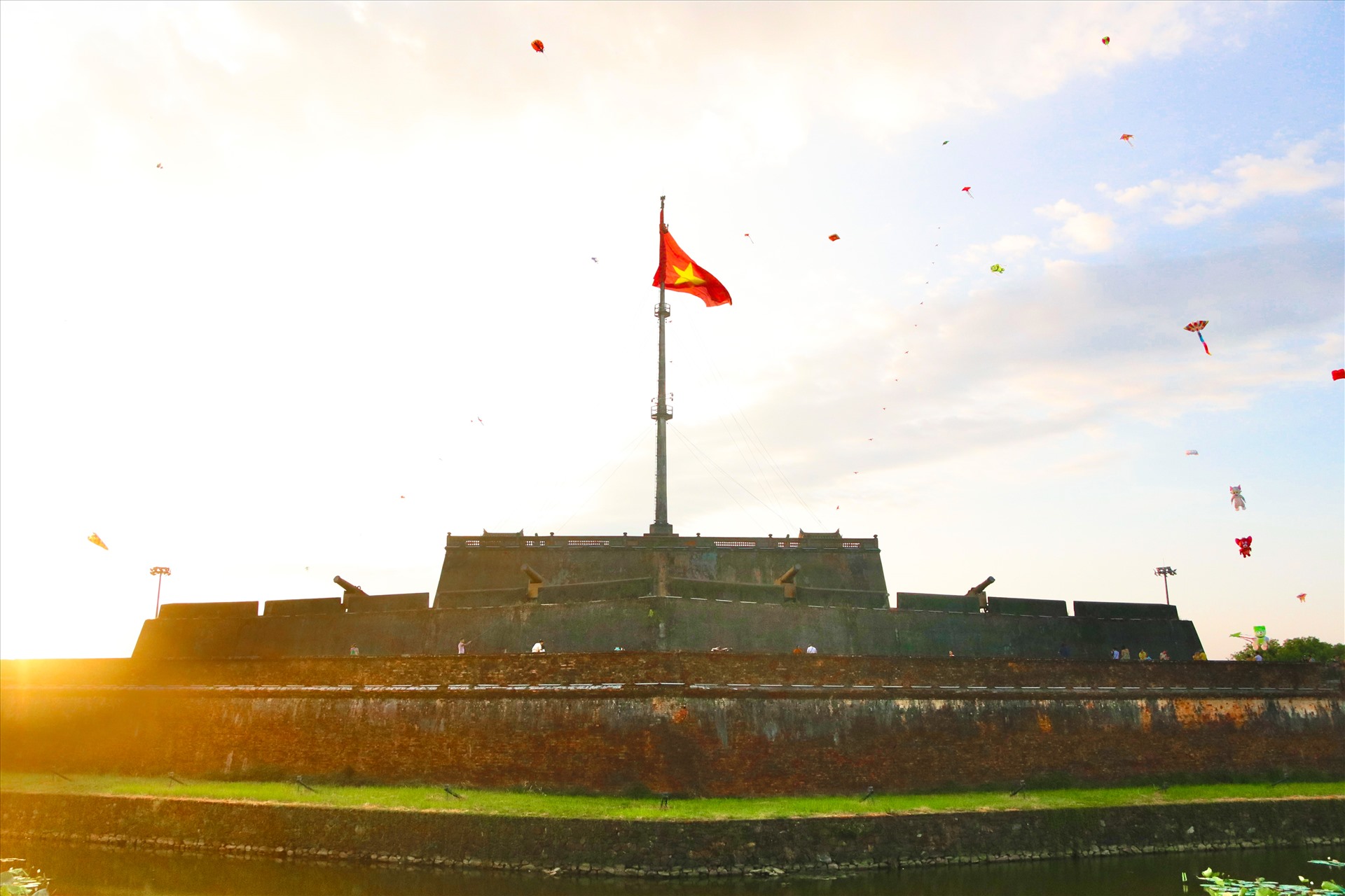 Built in the 6th year of Gia Long (1807), Hue Imperial Citadel is a relic in the Complex of Hue Monuments recognized by UNESCO as a World Cultural Heritage in 1993.