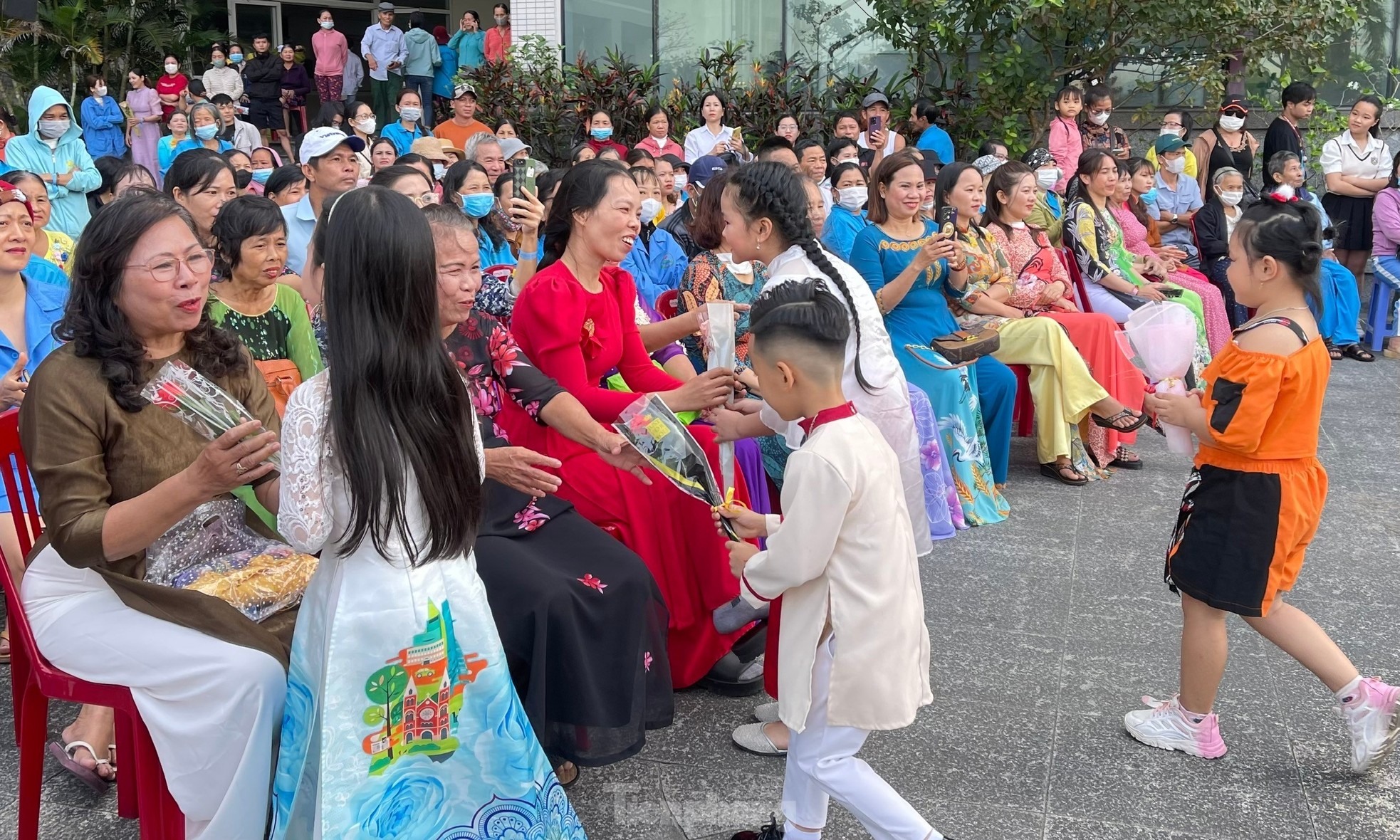 Festival unique d'Ao Dai à l'hôpital d'oncologie, photo 14