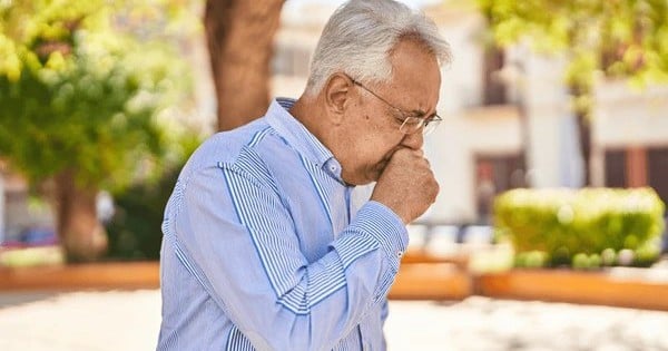 Comment protéger les personnes âgées contre la pneumonie dangereuse