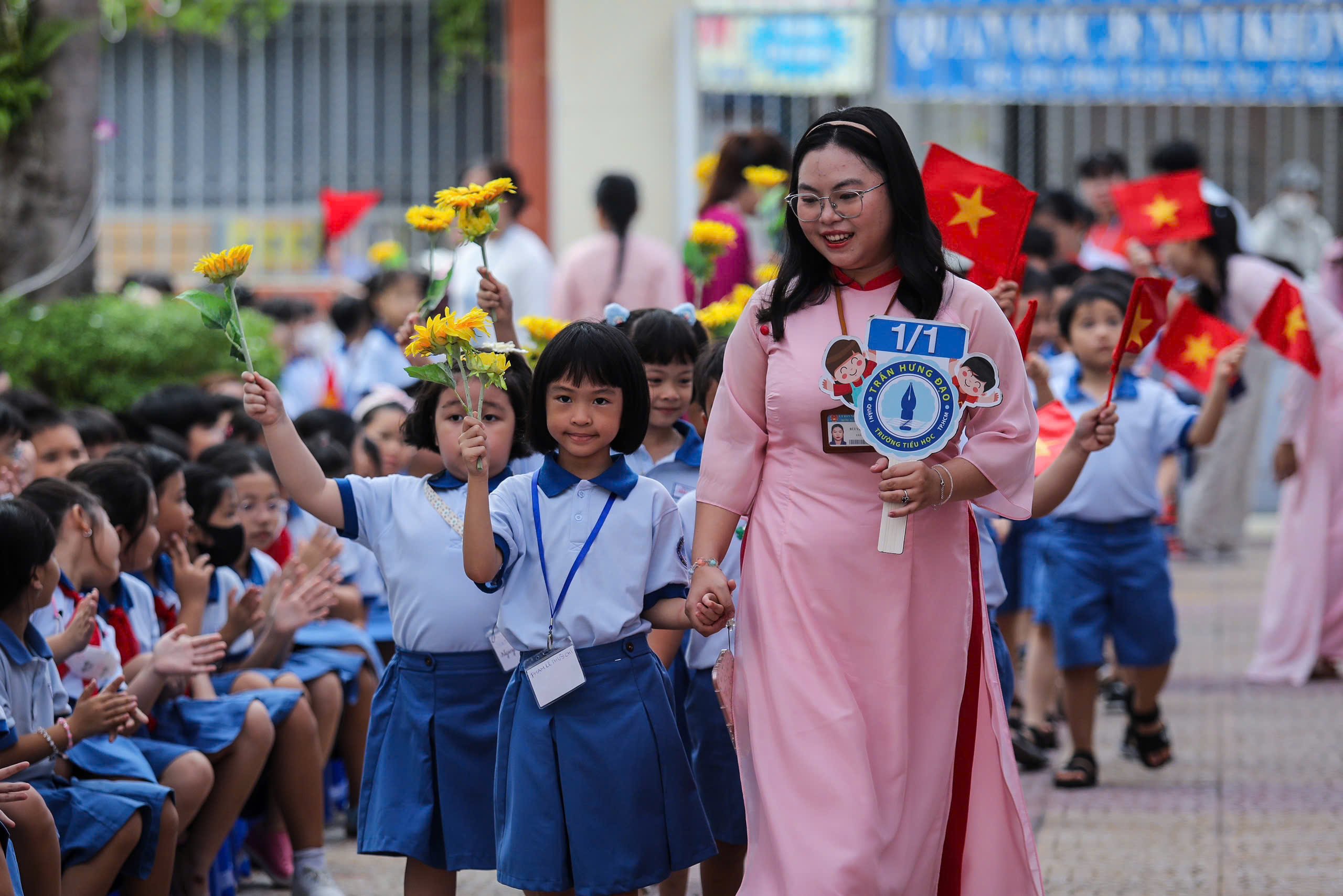 Năm học mới: TP.HCM số hóa dữ liệu học sinh, Hà Nội ngăn chặn lạm thu- Ảnh 1.