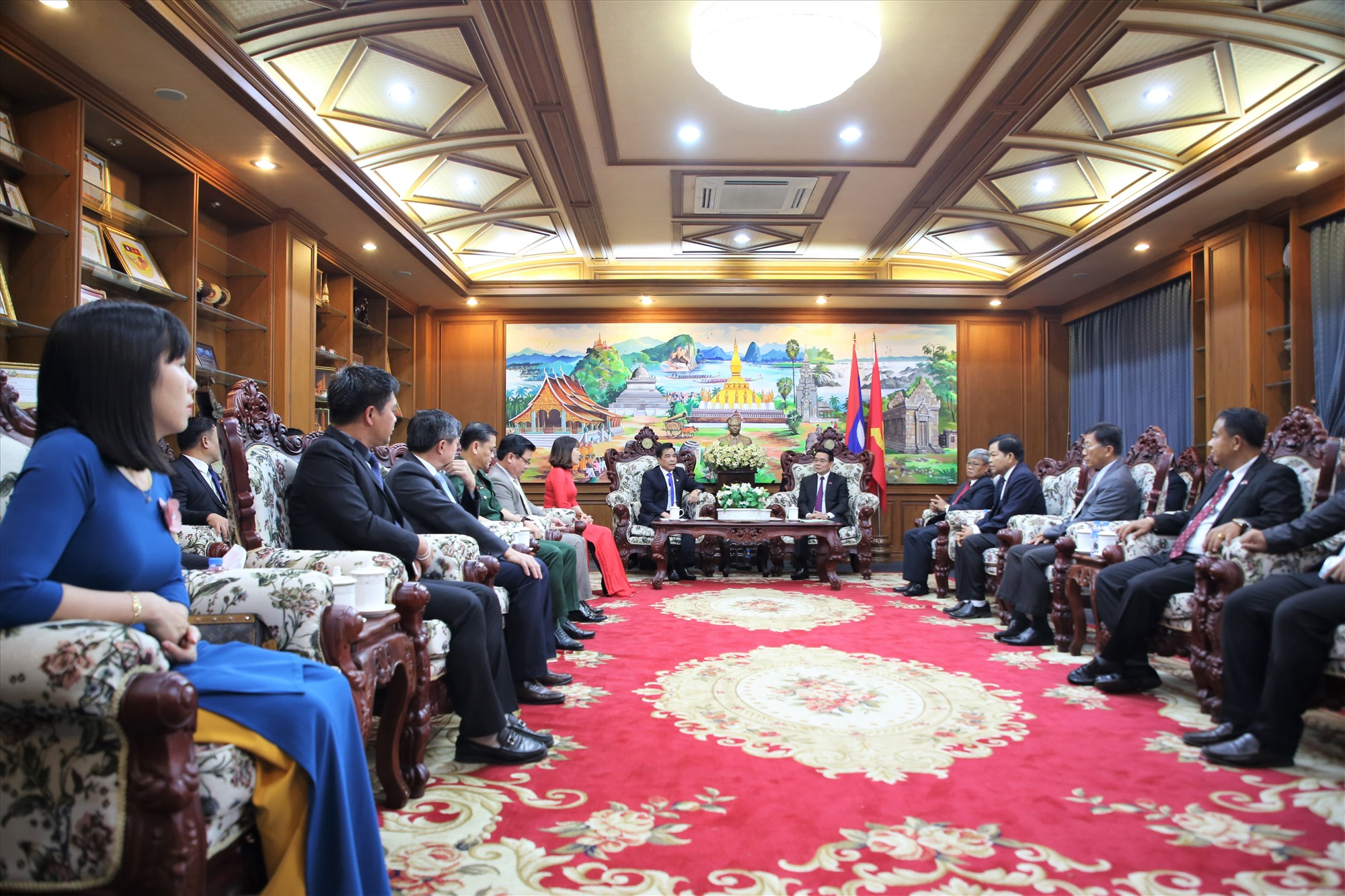 High-ranking delegation of Quang Nam province visited and wished a happy new year to leaders of Champasak province. Photo: A.N