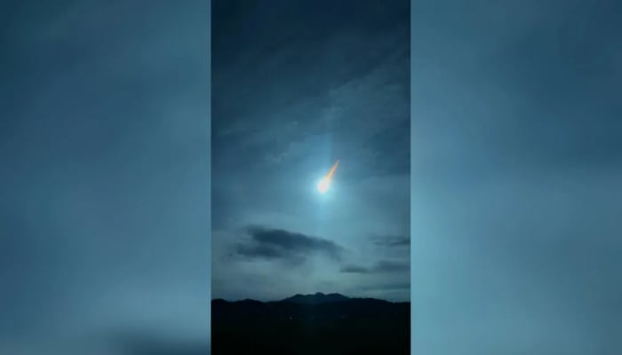 Asteroid burns up in the sky over the Philippines