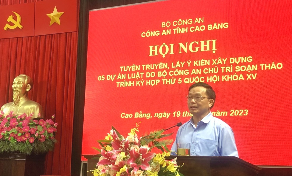 Phó Bí thư Thường trực Tỉnh ủy Triệu Đình Lê phát biểu tại hội nghị.