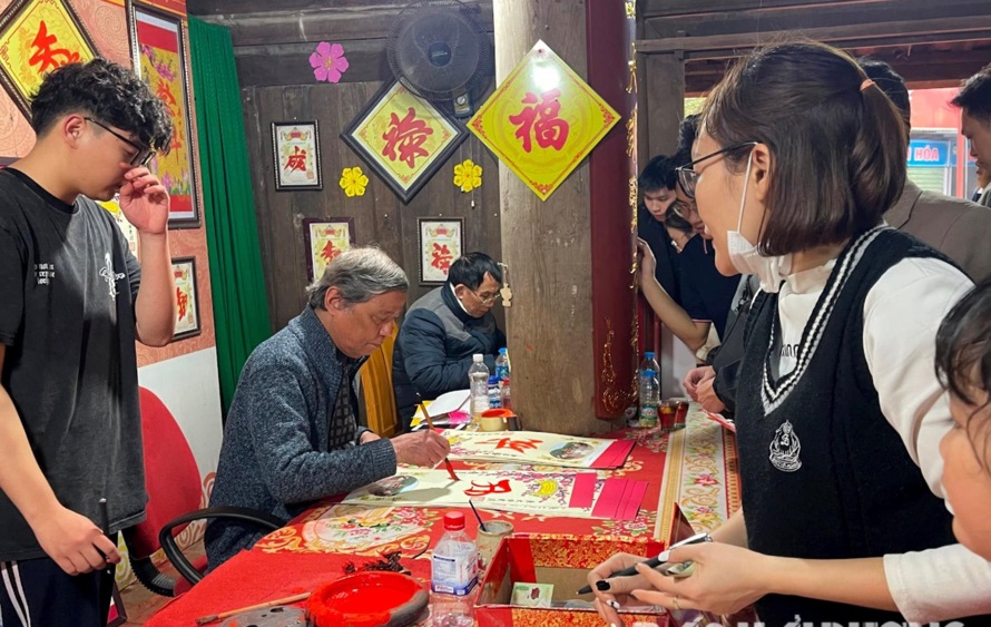교사 반안 학교의 봄 축제, 사진 1