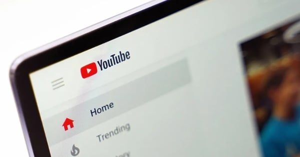 What does YouTube say when accused of slow loading on Chrome's rival browser?