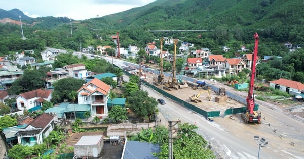 Bustling construction site on Highway 279 during holidays