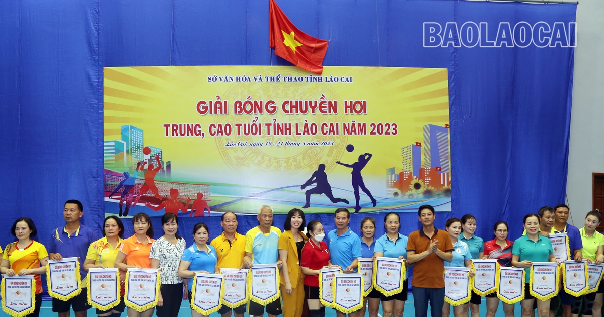 415 vận động viên tham dự Giải bóng chuyền hơi trung, cao tuổi tỉnh năm 2023