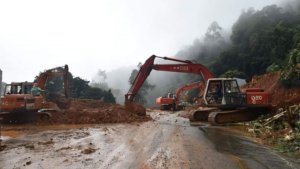 Las autoridades provinciales de Lam Dong han estado trabajando día y noche para despejar pronto la Carretera Nacional 20 a través del Paso Bao Loc.