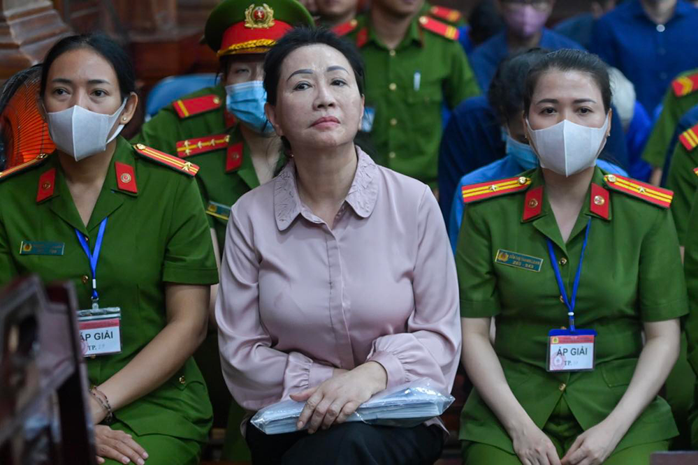 La défenderesse Truong My Lan a déclaré que sa fille avait vendu un immeuble d'une valeur d'un milliard de dollars à Hanoi pour résoudre le problème.