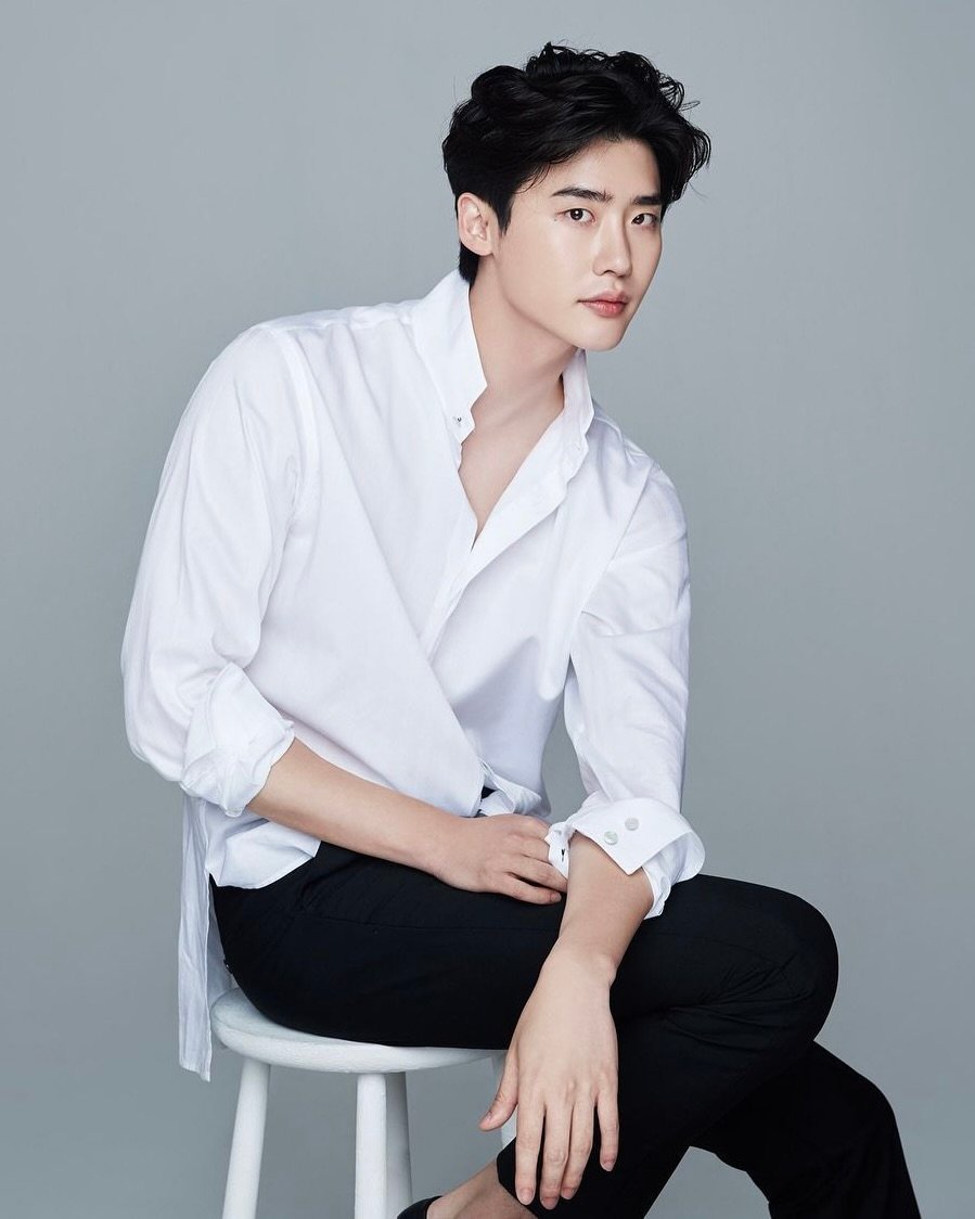 Lee Jong Suk todavía no tiene un nuevo drama para emitir después de 2 años