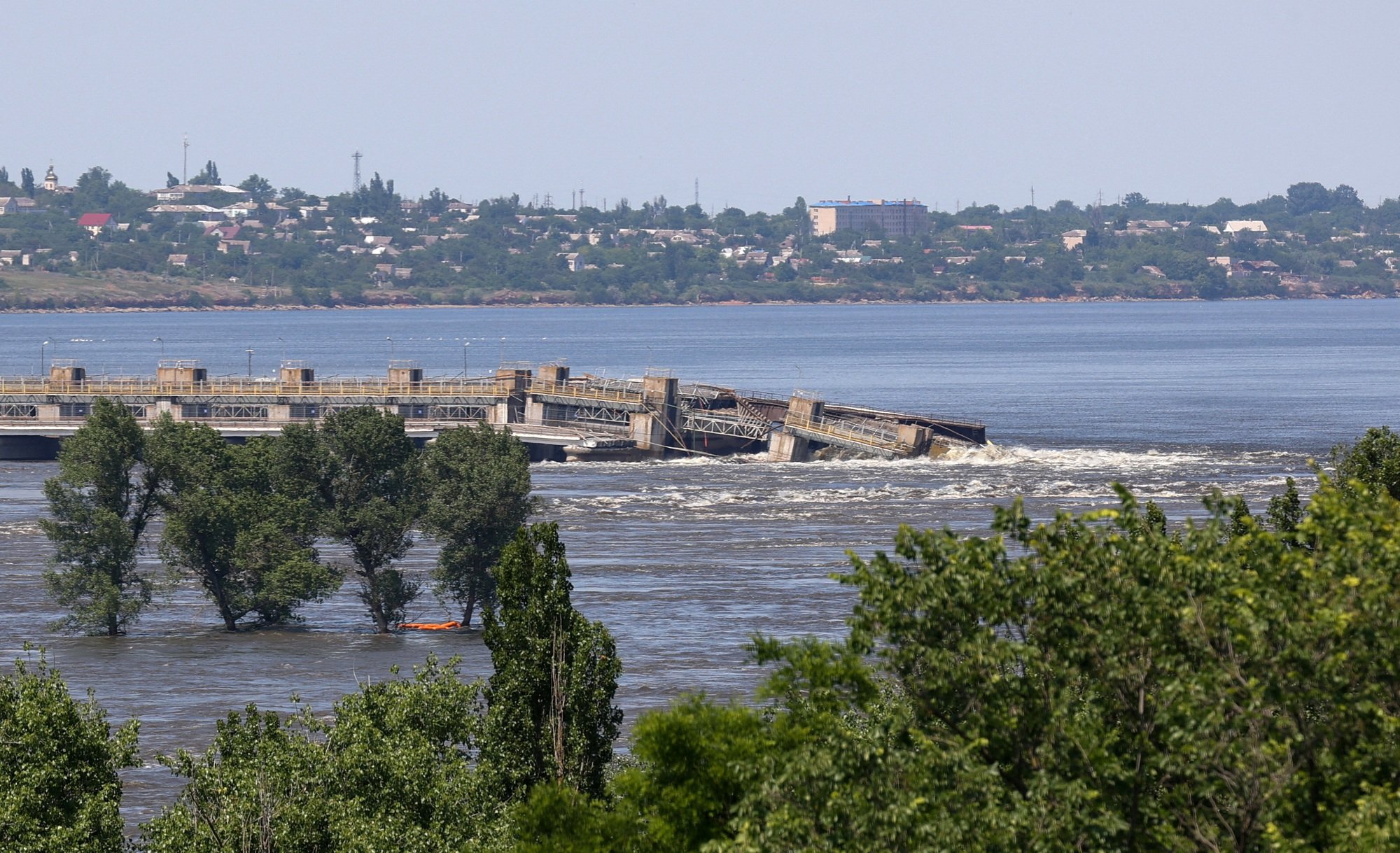 Mỹ nói 'không chắc chắn' ai gây ra vụ vỡ đập ở Ukraine - Ảnh 1.