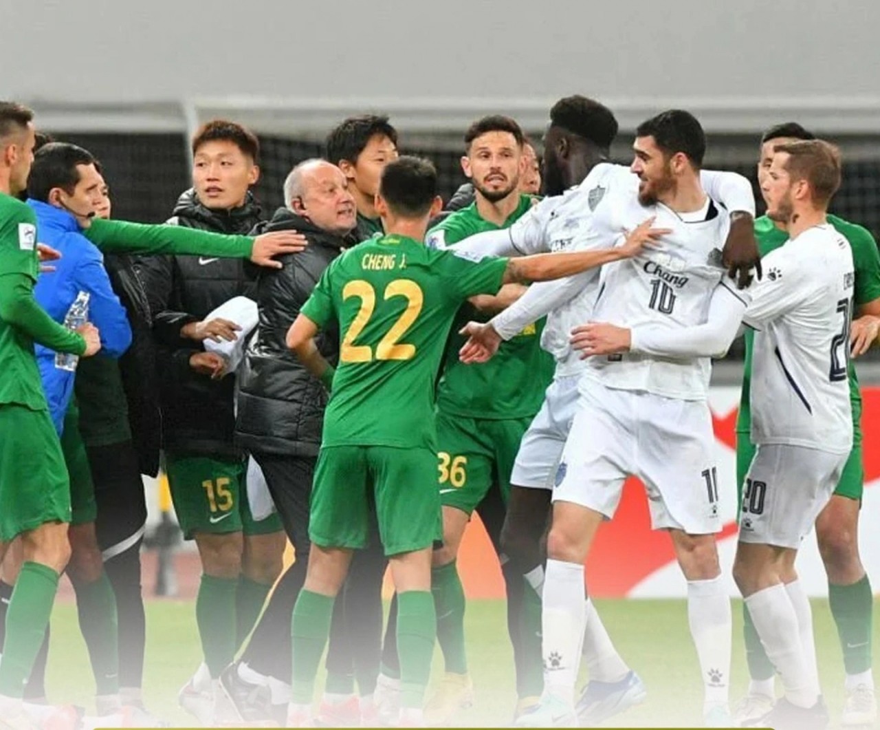 Một loạt cầu thủ Thái Lan ẩu đả tại AFC Champions League, AFC ra quyết định phạt nặng